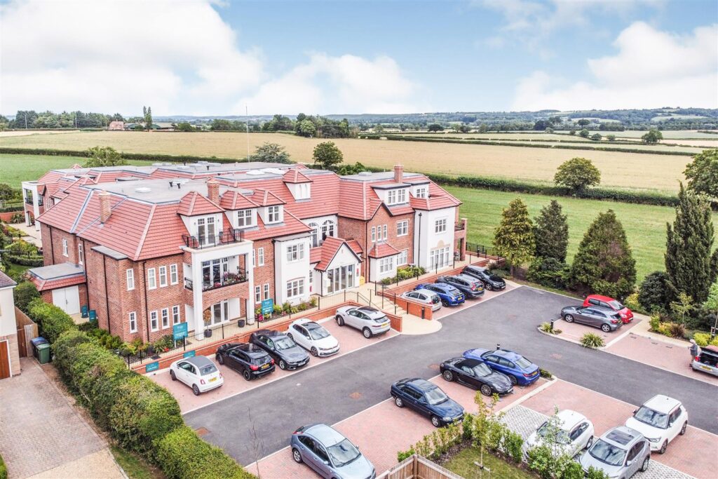 Orchard Gate, Banbury Road, Stratford-Upon-Avon, CV37 7HT