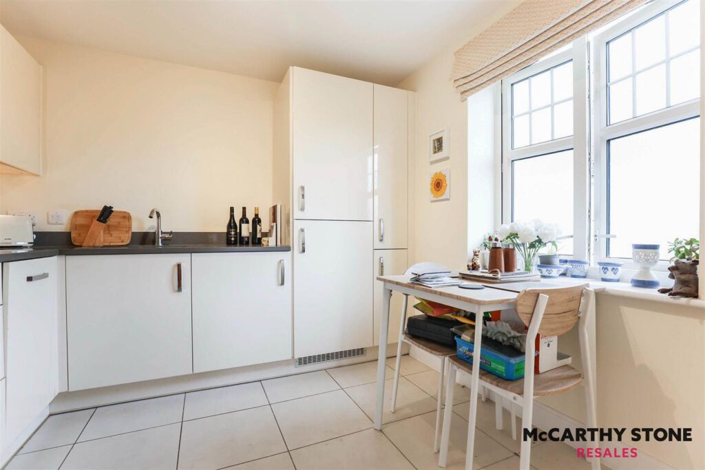 Orchard Gate, Banbury Road, Stratford-Upon-Avon, CV37 7HT