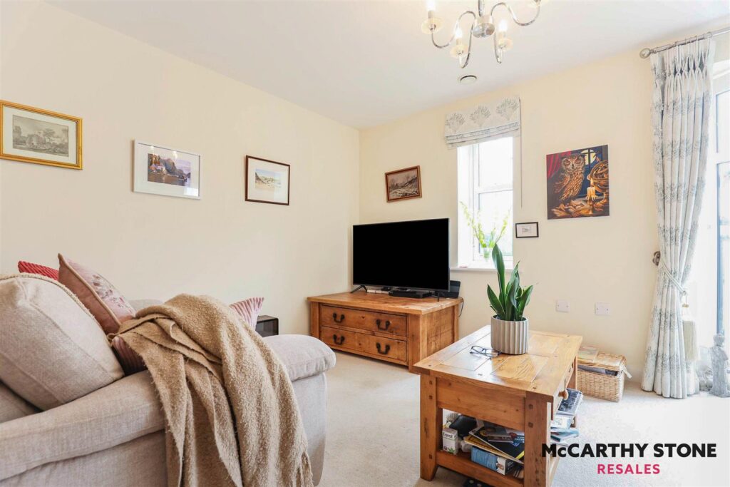 Orchard Gate, Banbury Road, Stratford-Upon-Avon, CV37 7HT