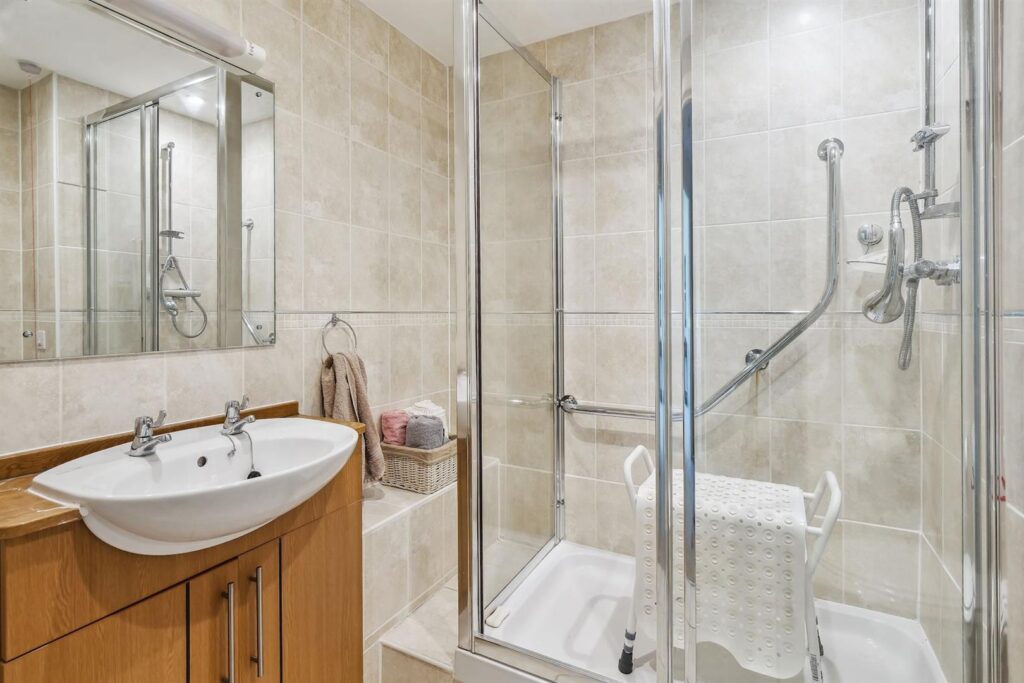 Eadhelm Court, Penlee Close, Edenbridge, Kent TN8 5FP