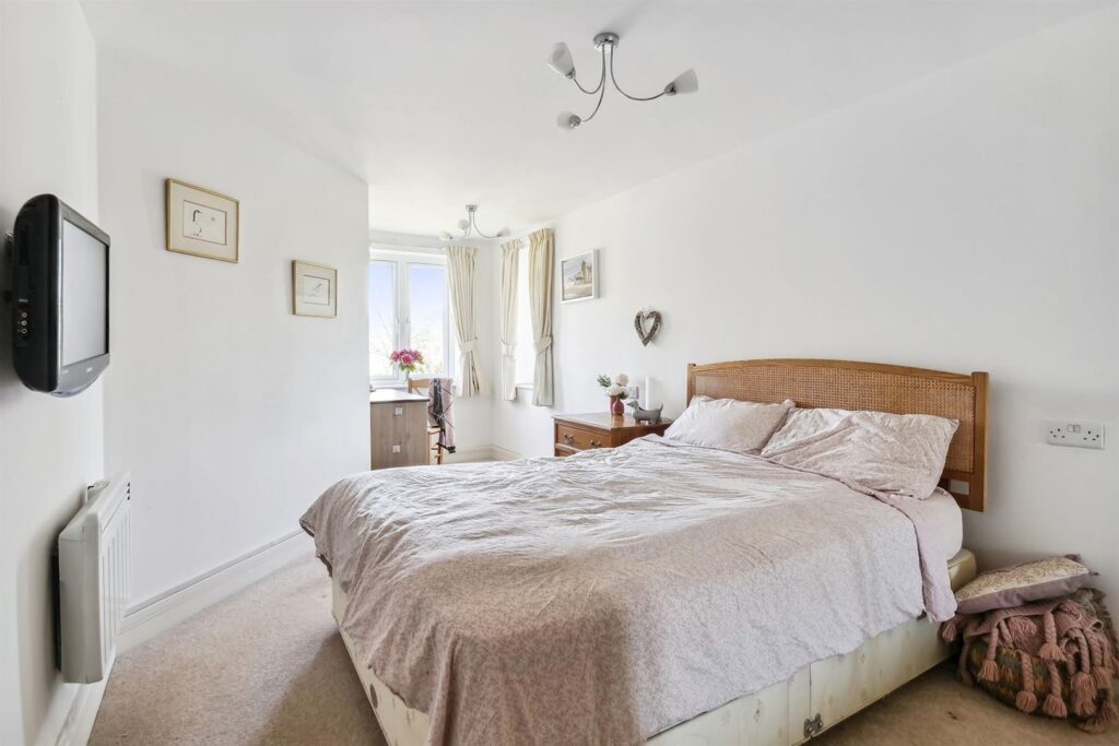 Eadhelm Court, Penlee Close, Edenbridge, Kent TN8 5FP