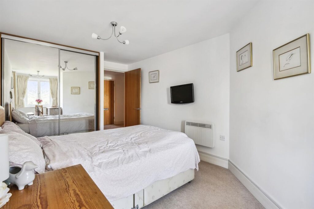 Eadhelm Court, Penlee Close, Edenbridge, Kent TN8 5FP