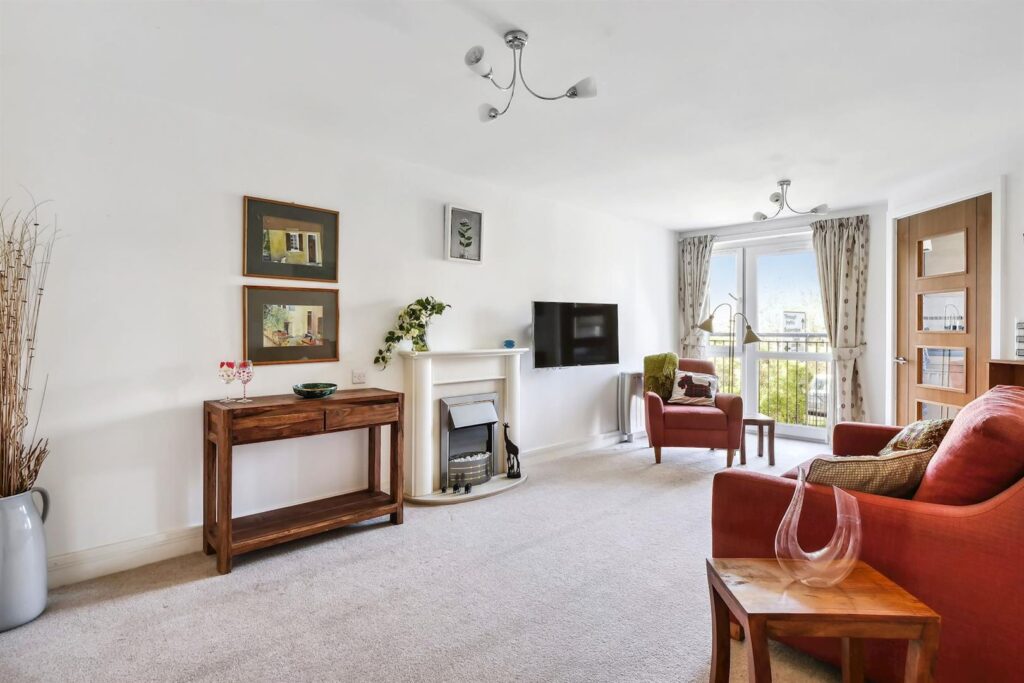 Eadhelm Court, Penlee Close, Edenbridge, Kent TN8 5FP