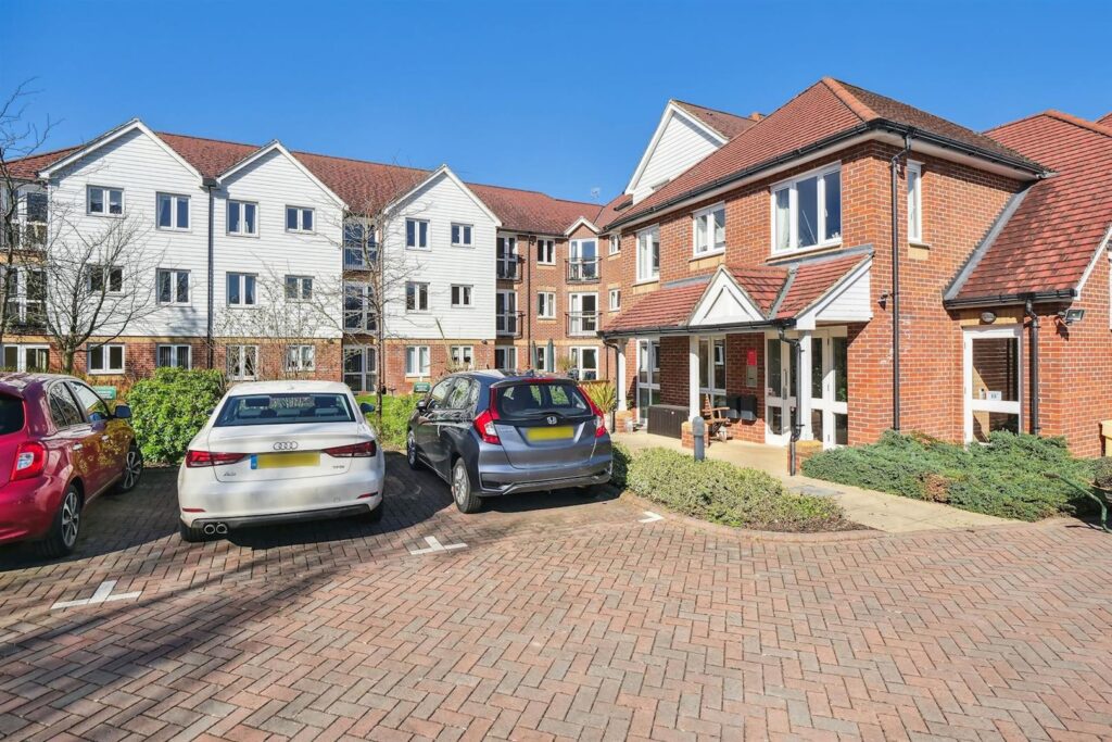 Eadhelm Court, Penlee Close, Edenbridge, Kent TN8 5FP