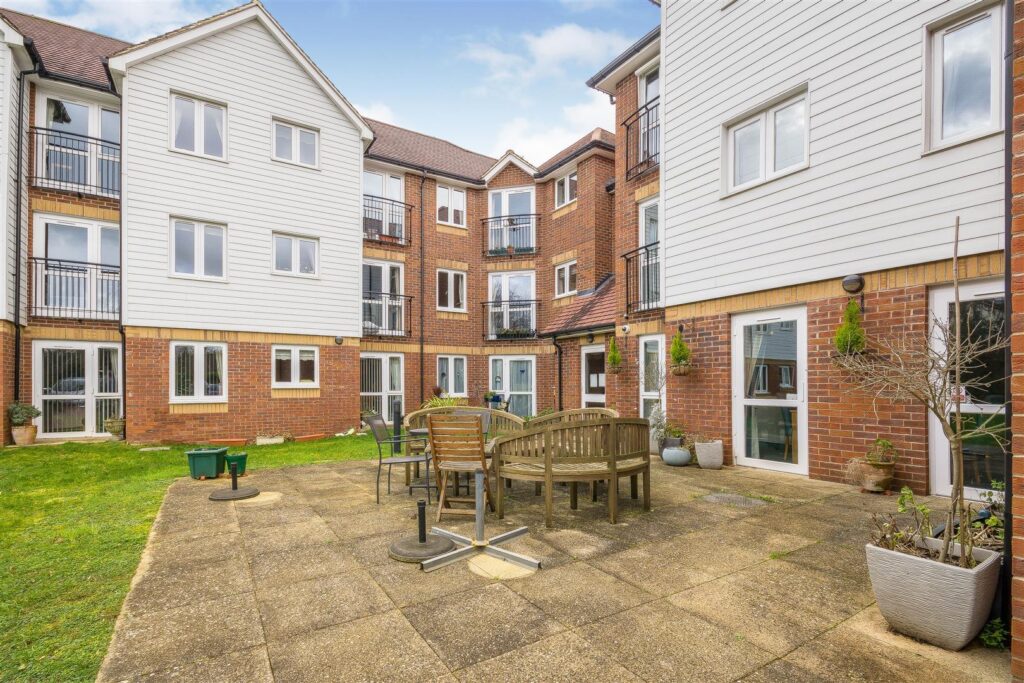 Eadhelm Court, Penlee Close, Edenbridge, Kent TN8 5FP