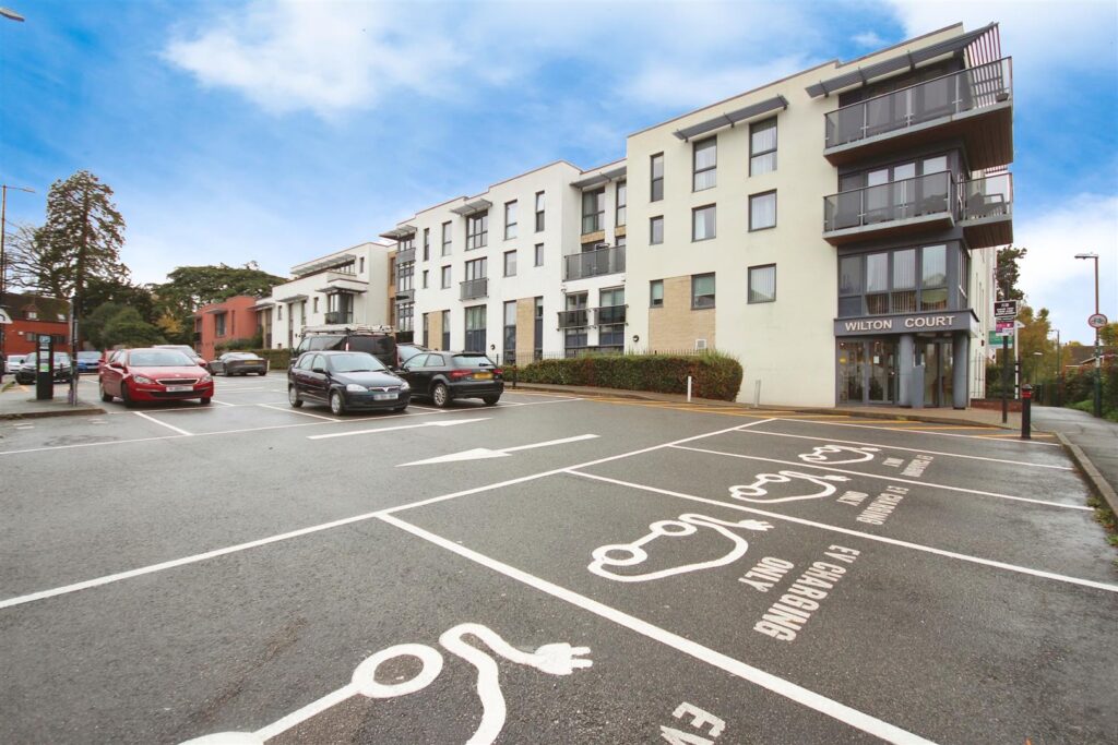 Wilton Court, Southbank Road, Kenilworth, CV8 1RX