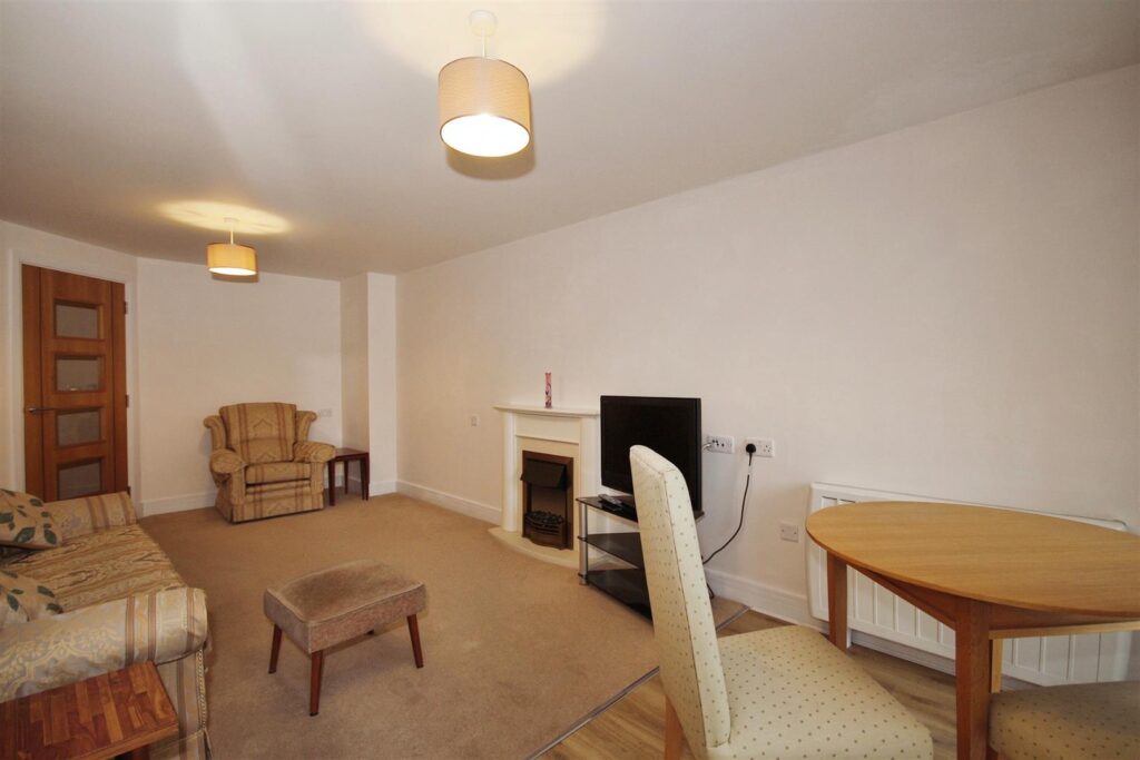 Wilton Court, Southbank Road, Kenilworth, CV8 1RX
