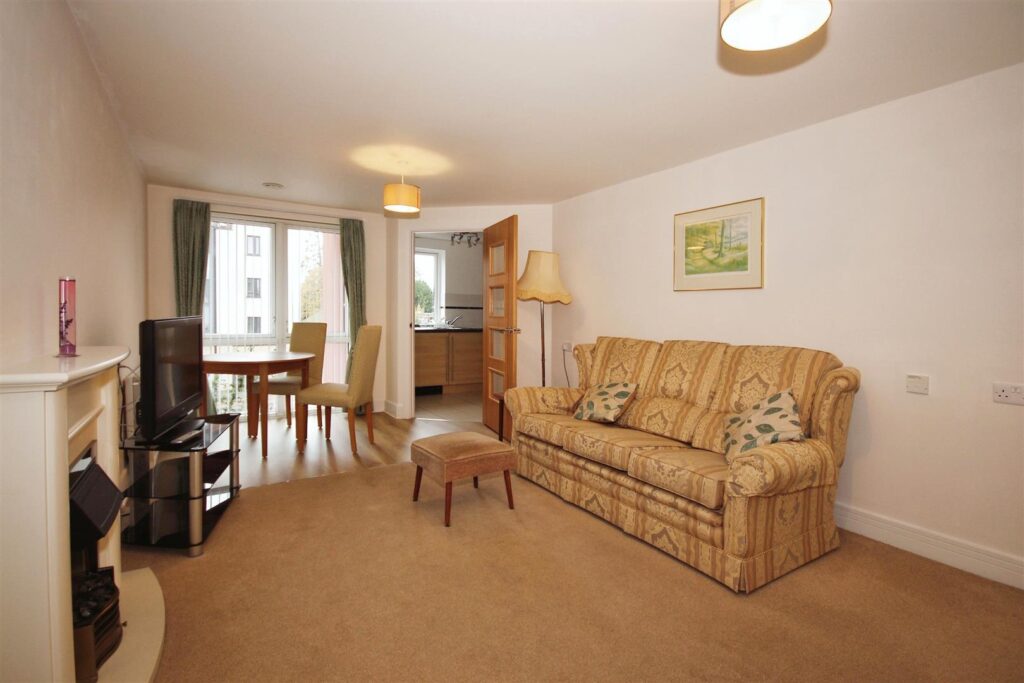 Wilton Court, Southbank Road, Kenilworth, CV8 1RX