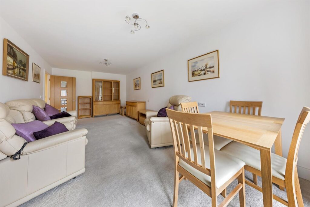 London Road, Guildford, GU1 1FF
