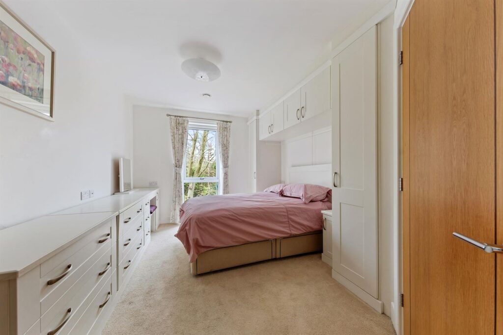 London Road, Guildford, GU1 1FF