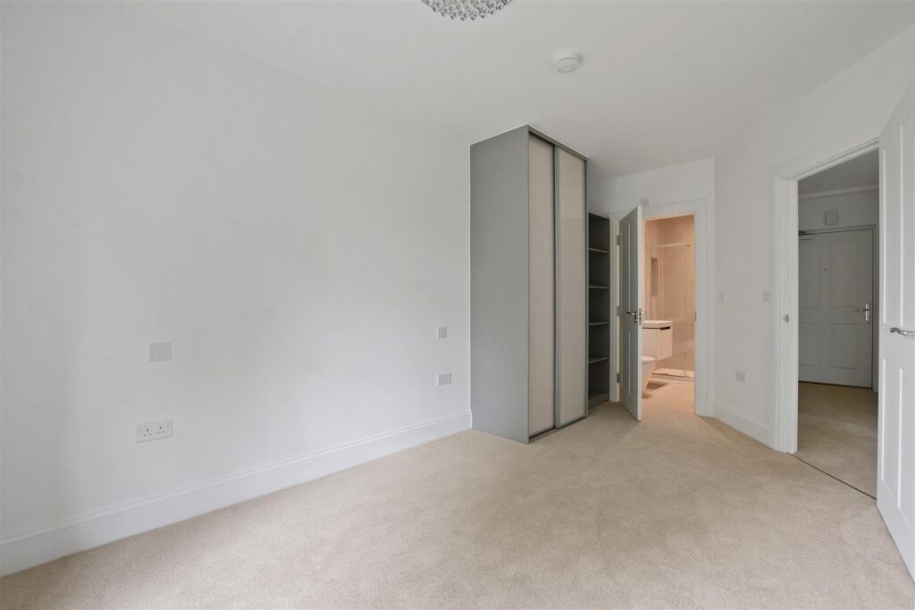 The Cloisters, High Street, Great Missenden, HP16 0AA