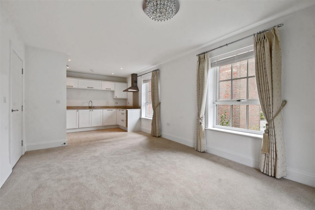 The Cloisters, High Street, Great Missenden, HP16 0AA