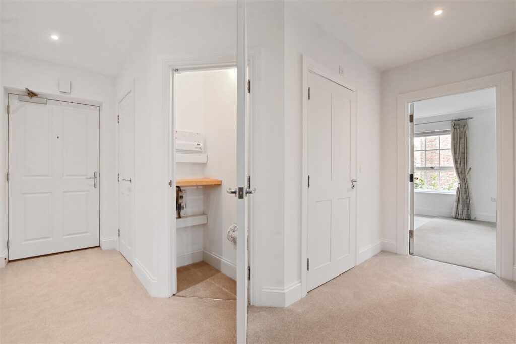 The Cloisters, High Street, Great Missenden, HP16 0AA