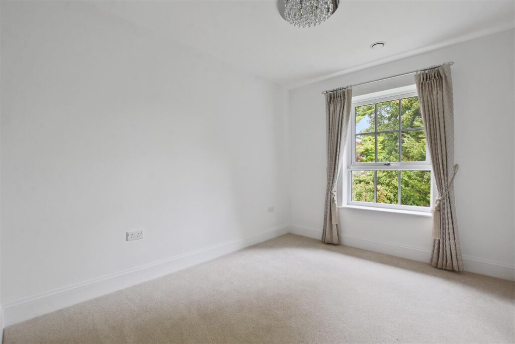 The Cloisters, High Street, Great Missenden, HP16 0AA