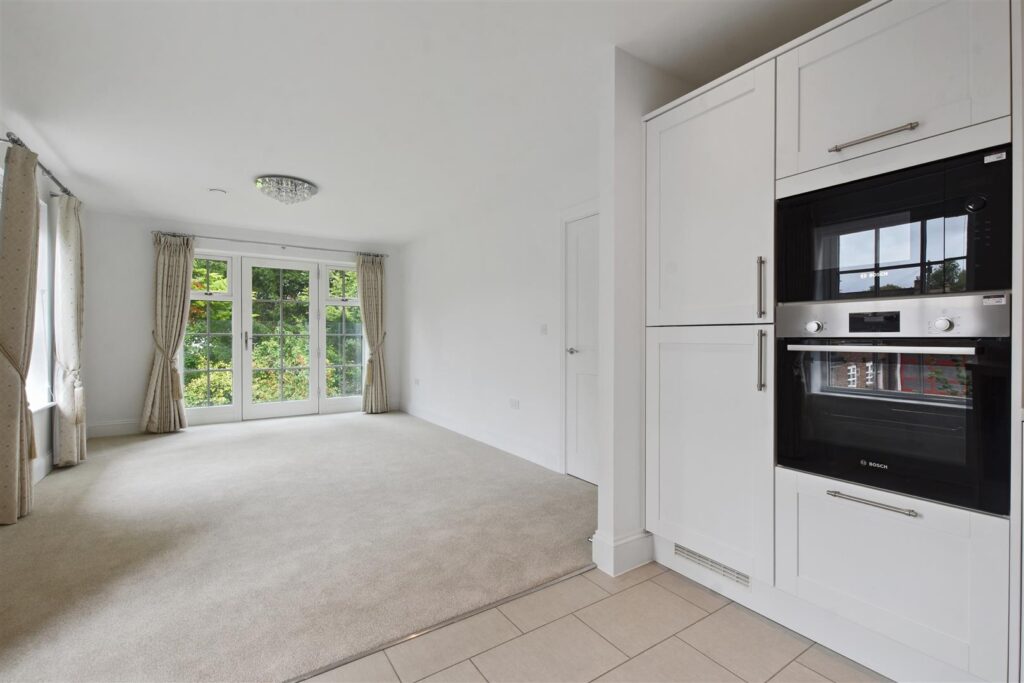 The Cloisters, High Street, Great Missenden, HP16 0AA