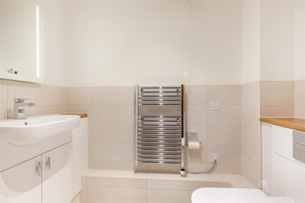 Miami House, Princes Road, Chelmsford, Essex, CM2 9GE