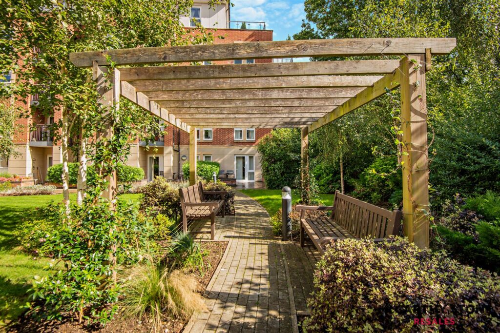 Station Parade, Virginia Water