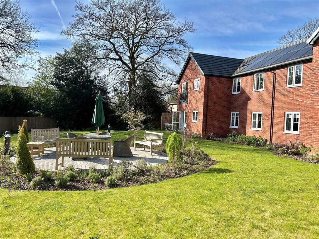 Hooton Road, Willaston, Neston
