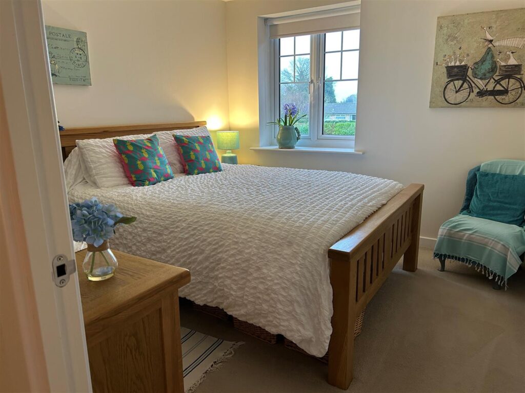 Hooton Road, Willaston, Neston