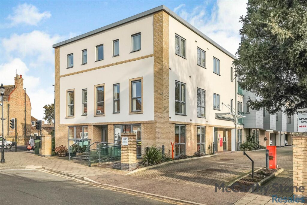 Elm Tree Court, High Street, Huntingdon