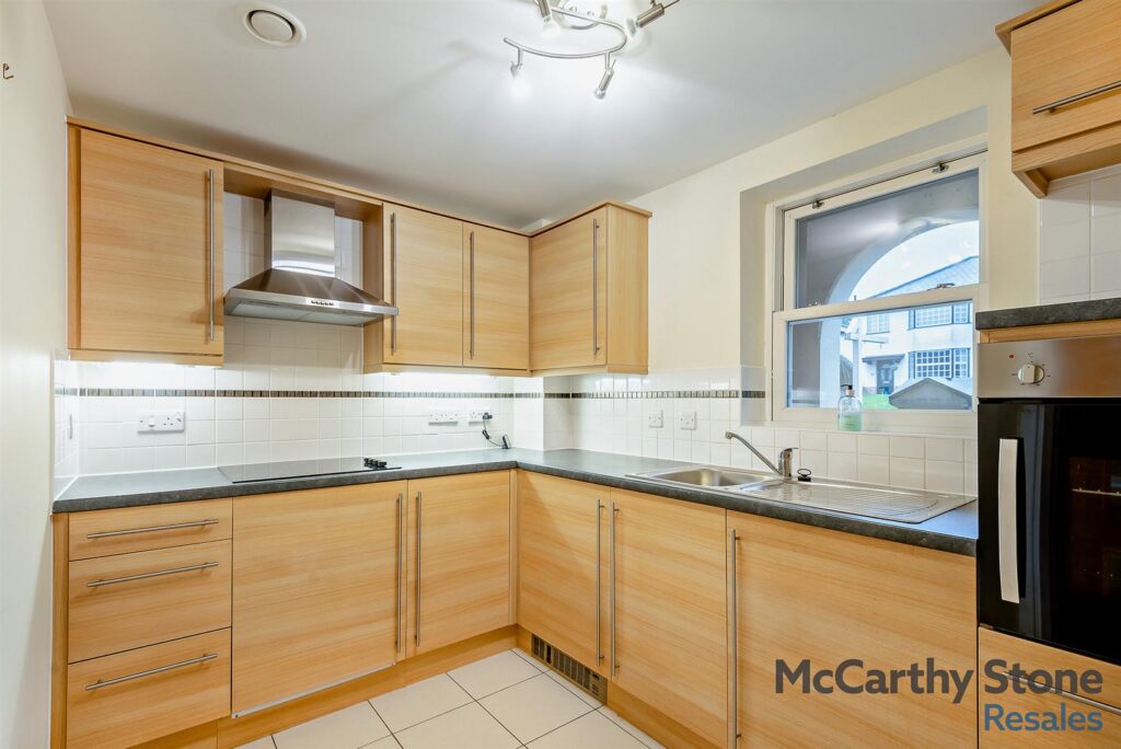 38 Cartwright Court, 2 Victoria Road, Malvern, Worcestershire, WR14 2GE