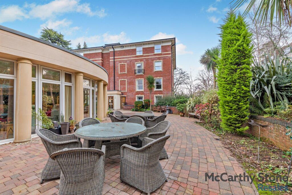 38 Cartwright Court, 2 Victoria Road, Malvern, Worcestershire, WR14 2GE