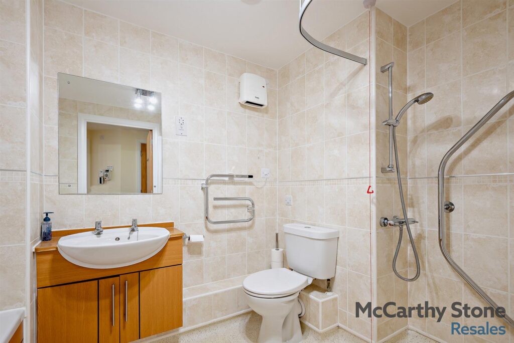 38 Cartwright Court, 2 Victoria Road, Malvern, Worcestershire, WR14 2GE
