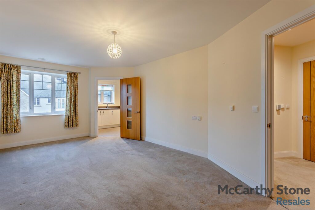 Roslyn Court, Lisle Lane, Ely