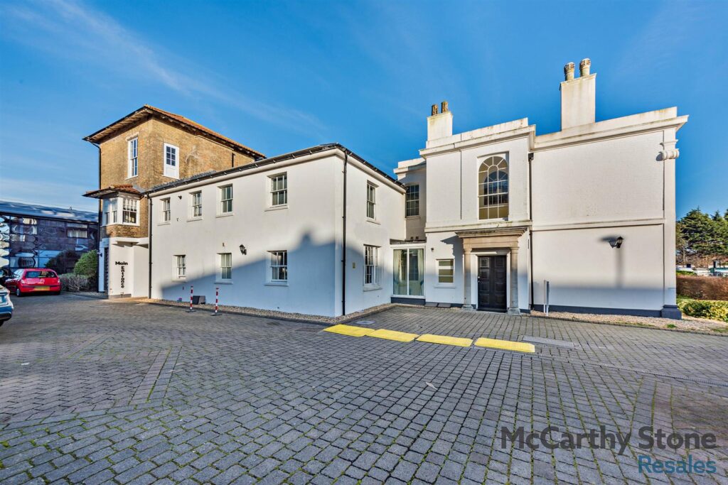 Amelia Court, Union Place, Worthing, BN11 1AH