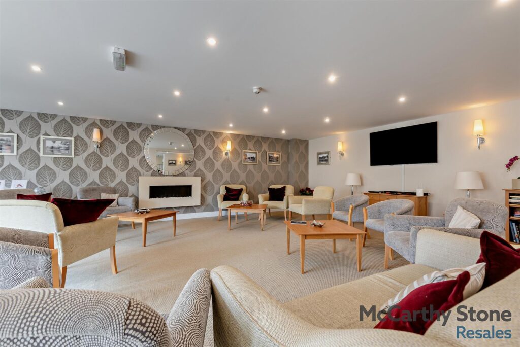 Turner House, St. Margarets Way Midhurst, GU29 9FU
