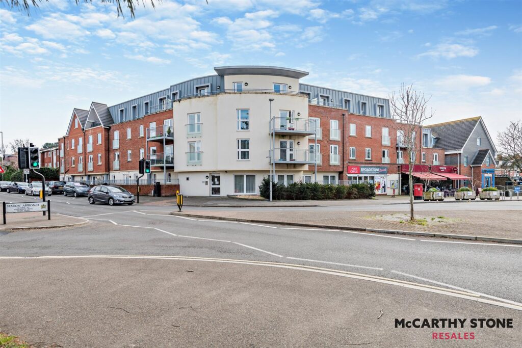 Macaulay Road, Broadstone, Dorset, BH18 8AR