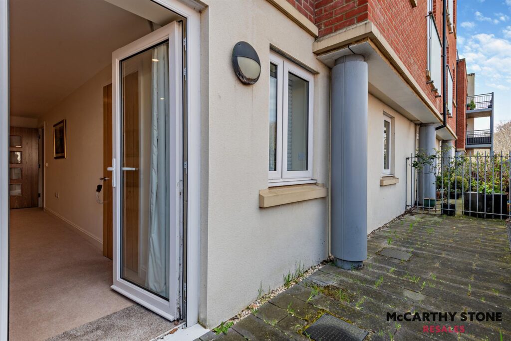 Macaulay Road, Broadstone, Dorset, BH18 8AR