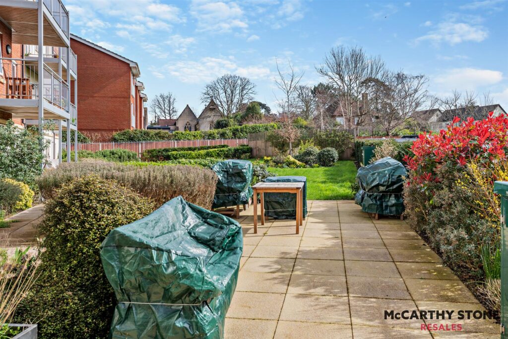 Macaulay Road, Broadstone, Dorset, BH18 8AR