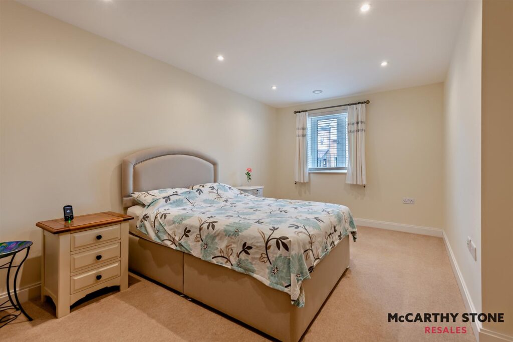 Macaulay Road, Broadstone, Dorset, BH18 8AR