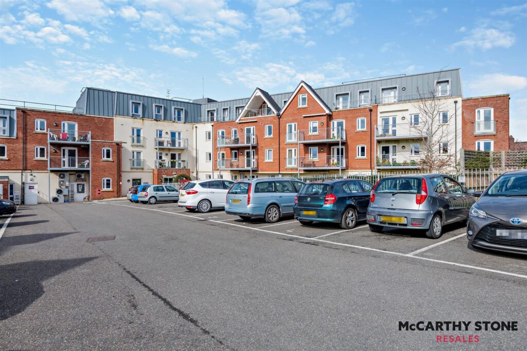 Macaulay Road, Broadstone, Dorset, BH18 8AR