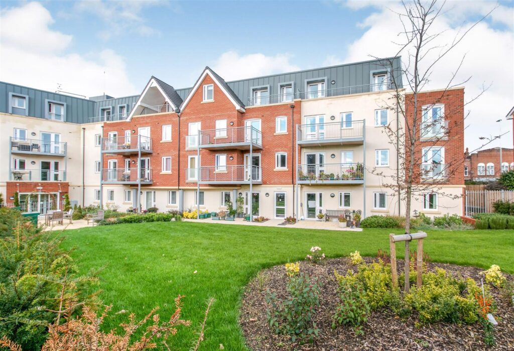Macaulay Road, Broadstone, Dorset, BH18 8AR