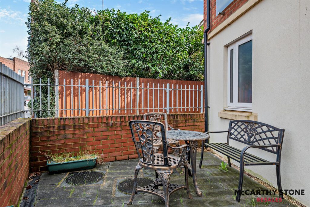 Macaulay Road, Broadstone, Dorset, BH18 8AR