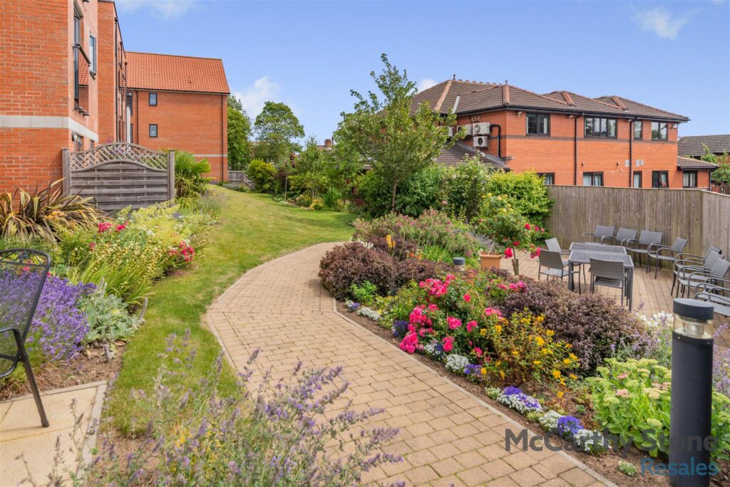 Devonshire Grange, Devonshire Avenue, Roundhay, Leeds, LS8 1AN