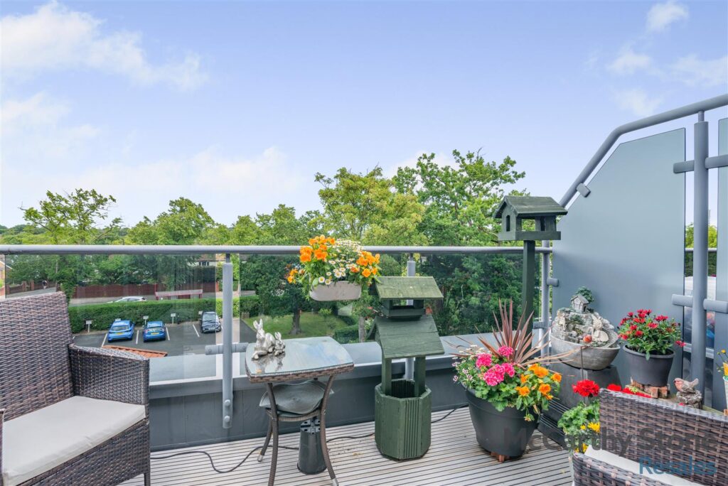 Devonshire Grange, Devonshire Avenue, Roundhay, Leeds, LS8 1AN