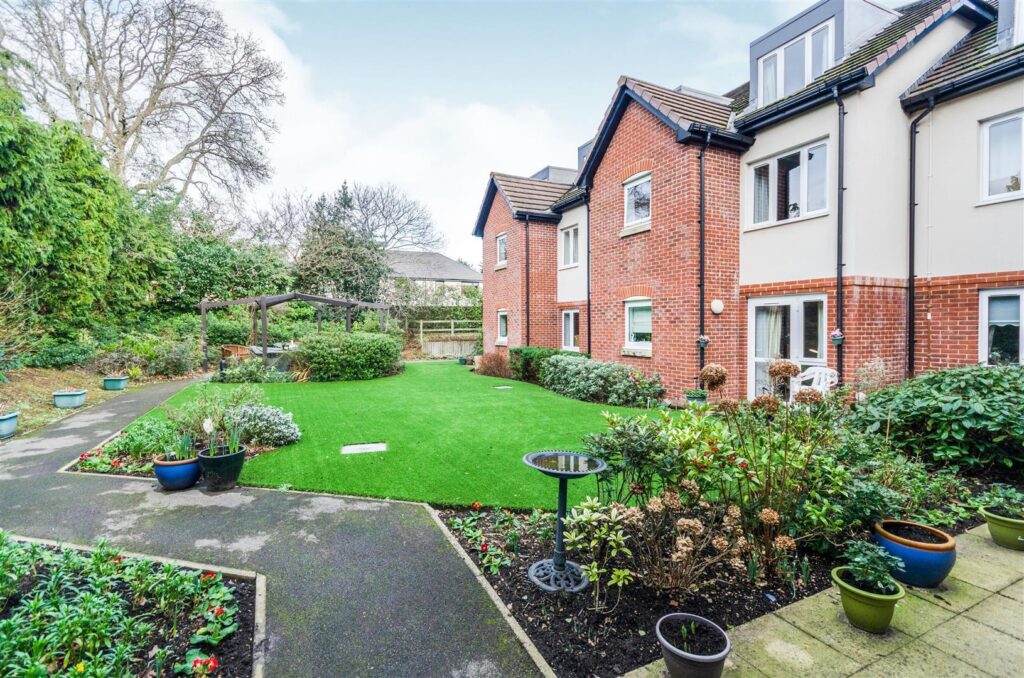 Cherrett Court, Ringwood Road, Ferndown