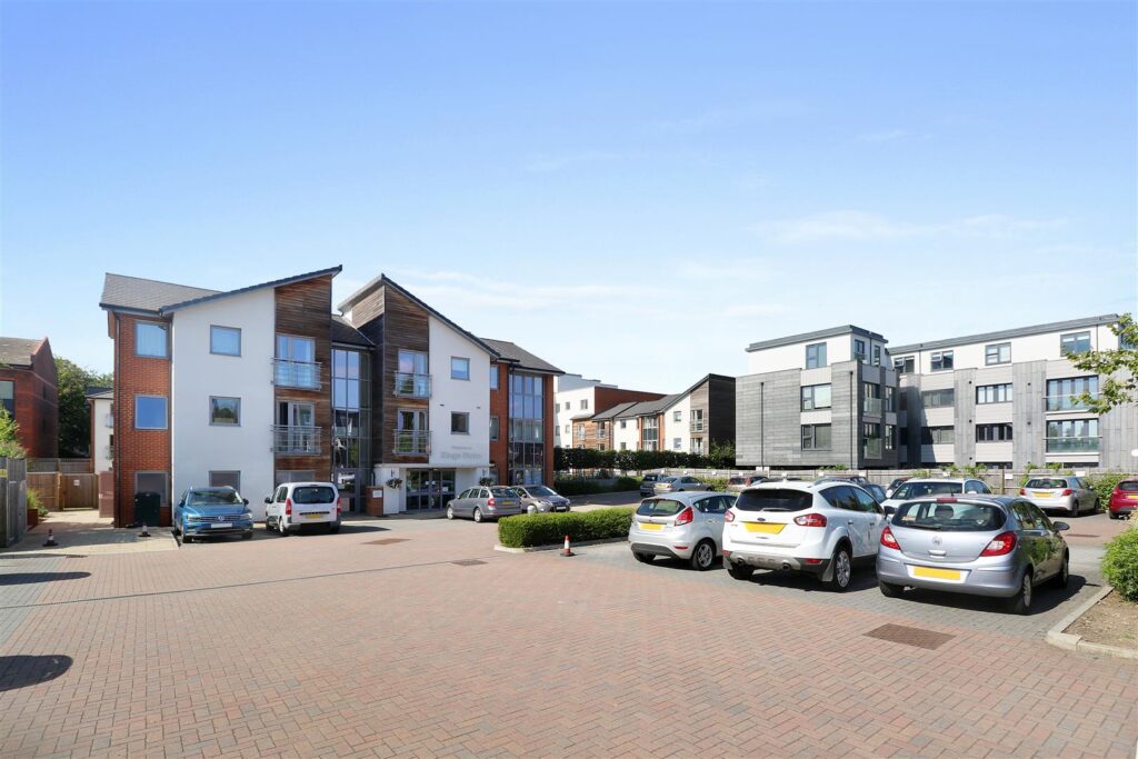 Fleet Road, Fleet