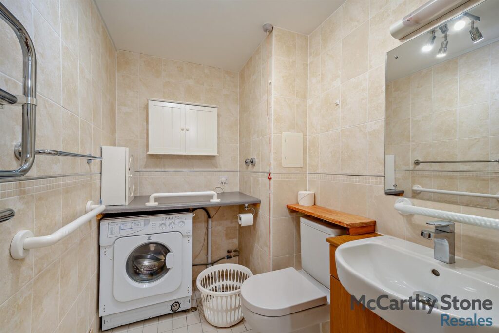 Anstie Court, Wharf Street, Devizes, SN10 1GA