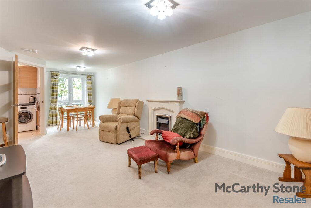 Crayshaw Court, Abbotsmead Place, Caversham, Reading