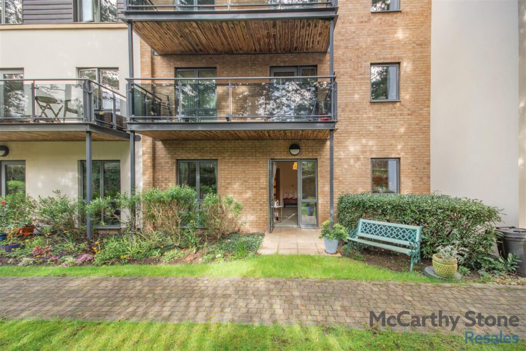 https://mccarthyandstoneresales.propertystream.co/properties/sale/uncategorized/cheltenham/jenner-court-st-georges-road-cheltenham/