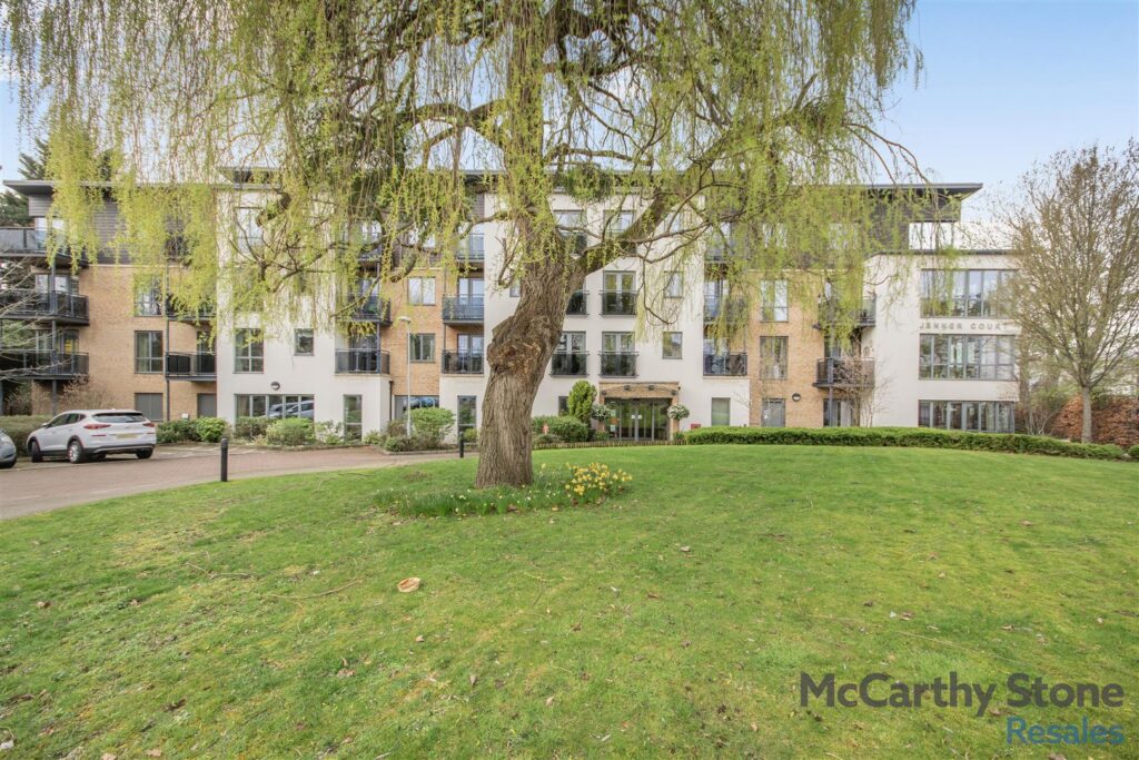 https://mccarthyandstoneresales.propertystream.co/properties/sale/uncategorized/cheltenham/jenner-court-st-georges-road-cheltenham/