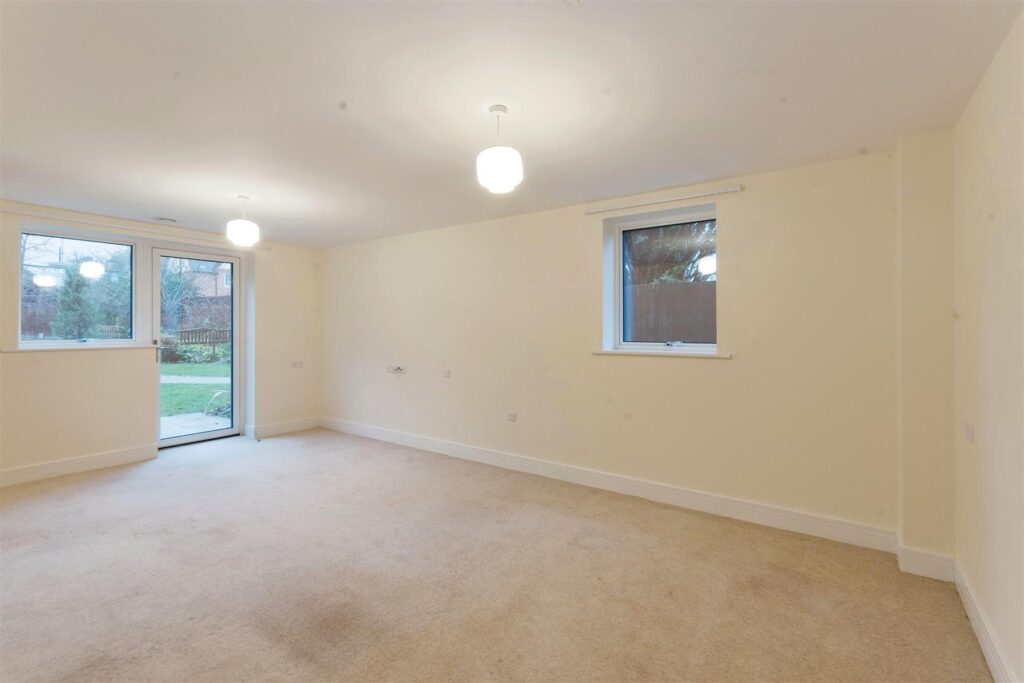 8 Westonia Court, 582-592 Wellingborough Road, Northampton