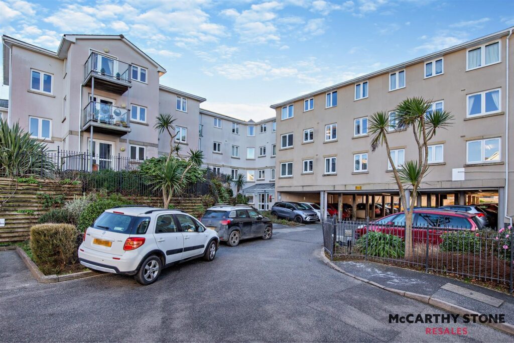 Marina Court, Mount Wise, Newquay, TR7 2FJ