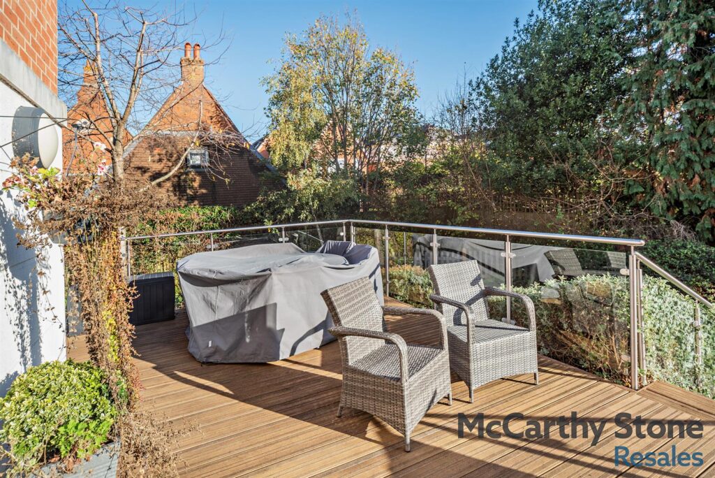 Abbotsmead Place, Caversham, Reading