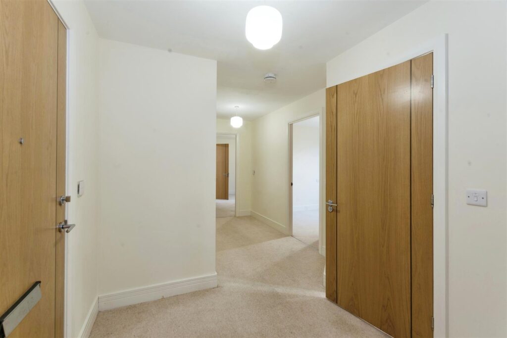 8 Westonia Court, 582-592 Wellingborough Road, Northampton