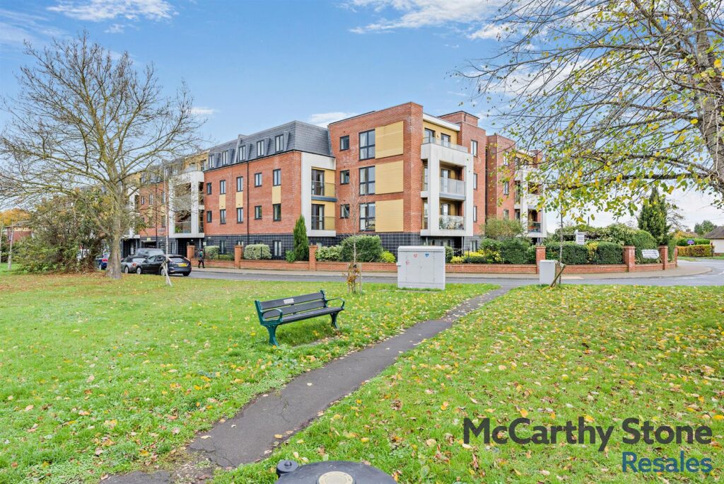 Moorfield Road, Denham Green